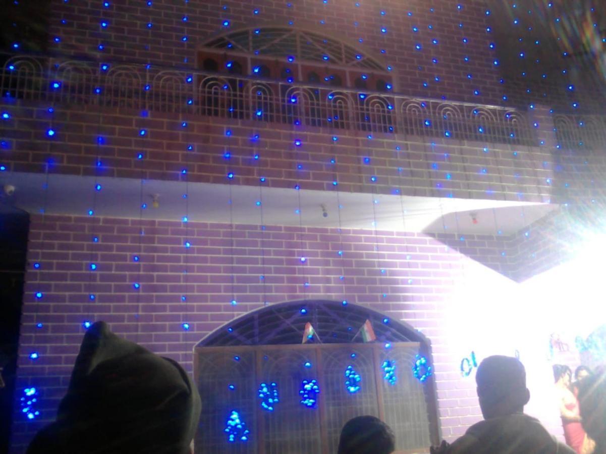 Srishti Shelter Hotel Varanasi Bagian luar foto