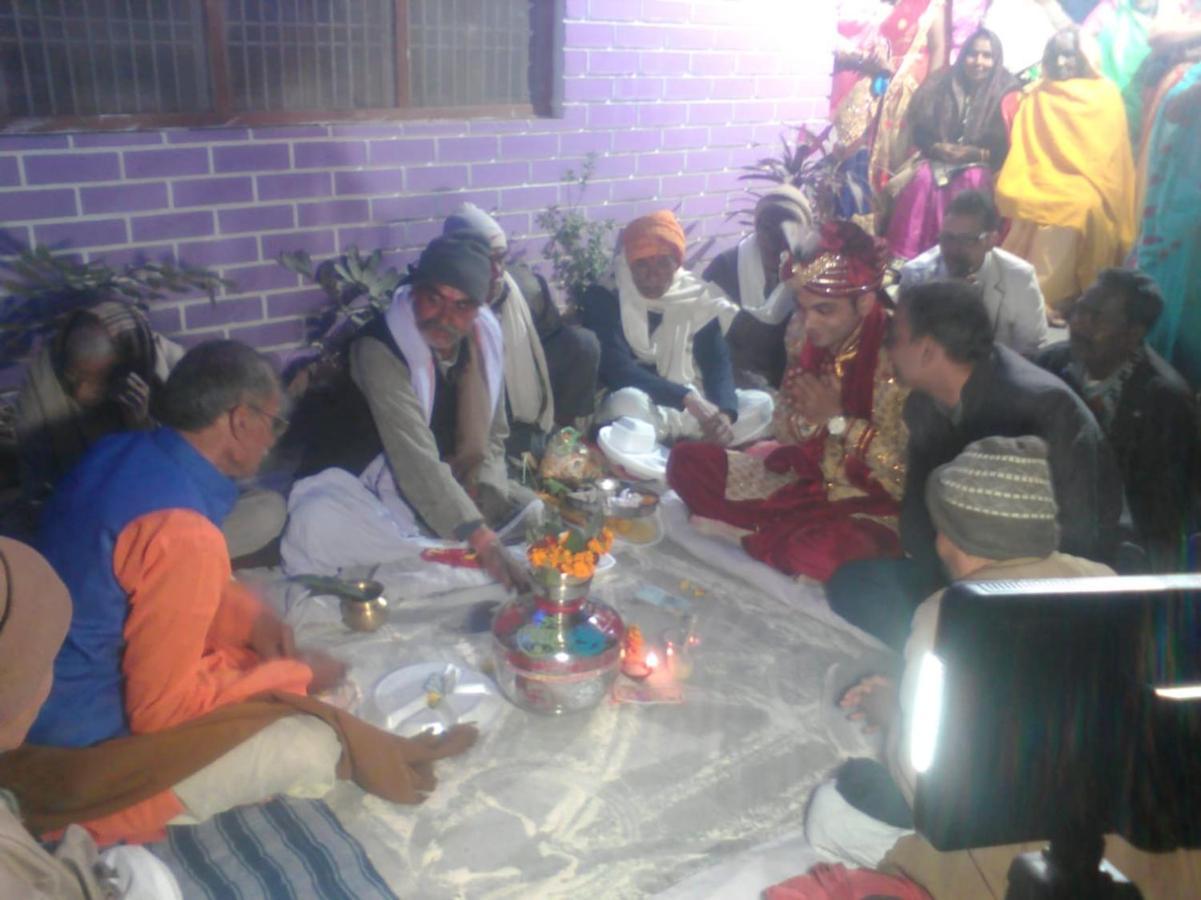 Srishti Shelter Hotel Varanasi Bagian luar foto