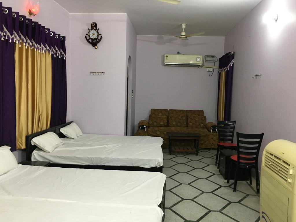 Srishti Shelter Hotel Varanasi Bagian luar foto