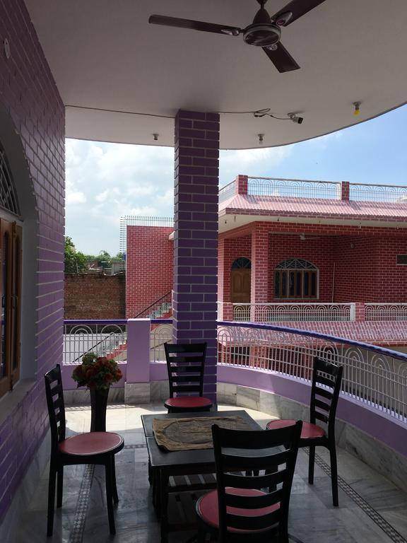 Srishti Shelter Hotel Varanasi Bagian luar foto