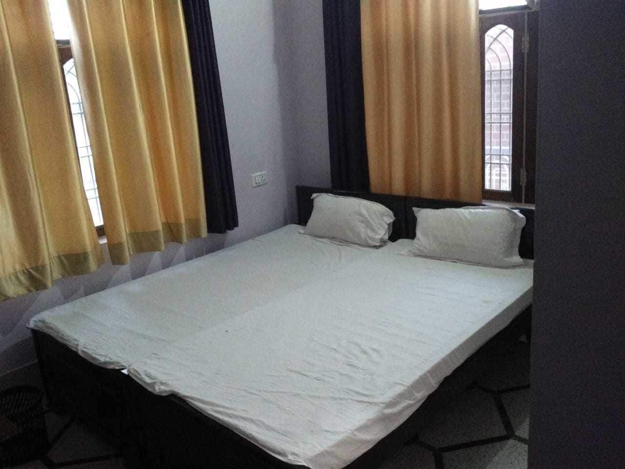 Srishti Shelter Hotel Varanasi Bagian luar foto